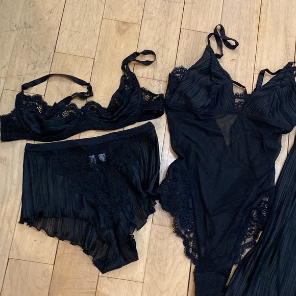 Lisanza Lingerie 4 Piece Set Sz 2 - Picture 2 of 16